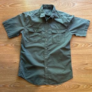 Eddie Bauer, *NWOT* Classic Fit, Button short-sleeved shirt.